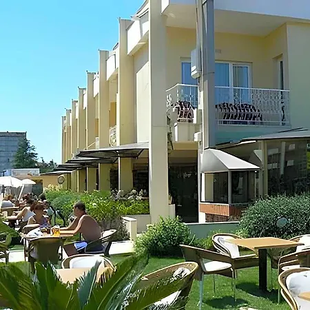 Hotel Lotus Family - Free Parking